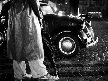 Carlos Saura: Serie Madrid, 1955. Fotografía en blanco y negro, 40x40 cm ©Carlos Saura