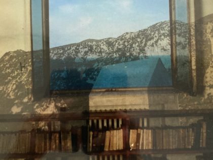 Pilar Cossío "Le Mépris" (Obeso-Capri), 2026. Fotomontaje sobre trasparencia, 20 x 25 cm